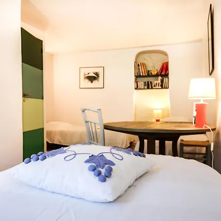 Du Four A Chaux Holiday home